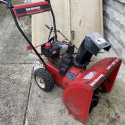 Snow Blower 22” Deck 5hp Engine Runs Great Ready For The Snow 