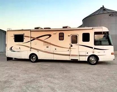 This model 1999 NATIONAL TRADEWINDS 7370 37