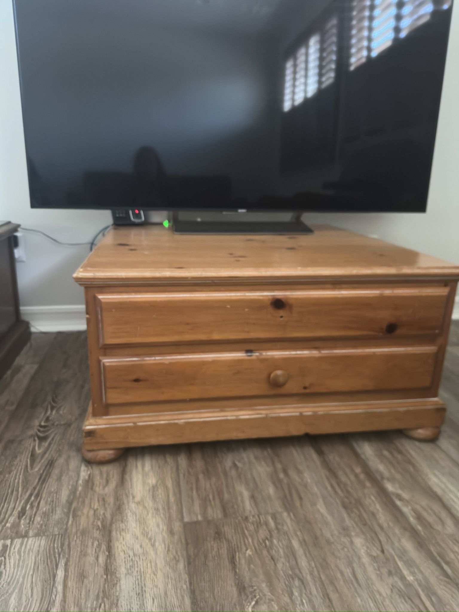 Square coffee table with 2 storage drawers