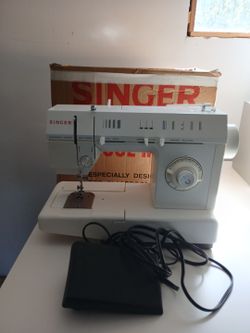 SINGER SEWING MACHINE