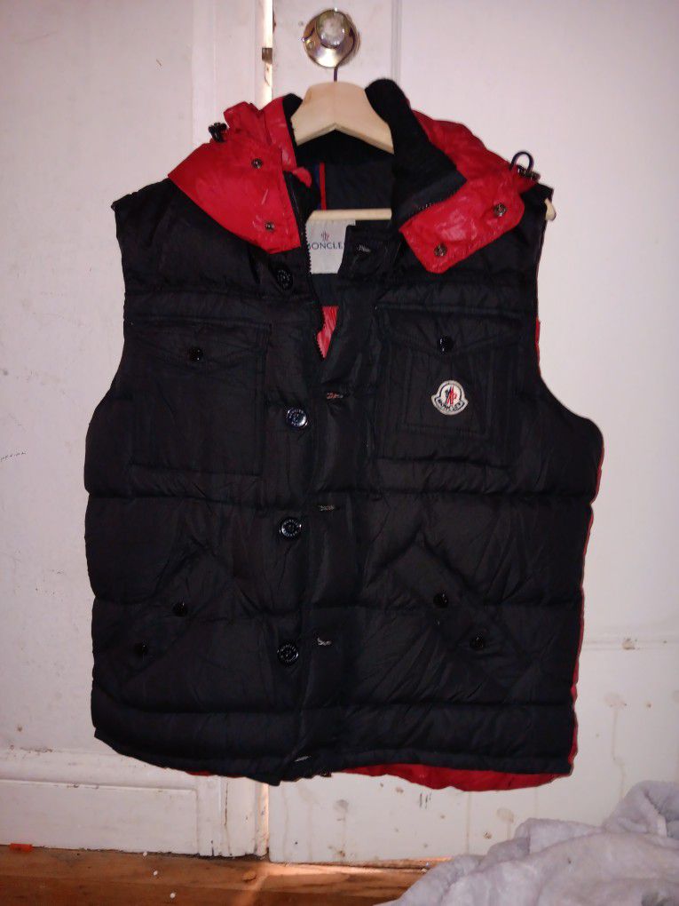 Moncler Mens Puffer Down Filled Vest W/hood Perfect Conditionr