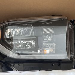 Toyota TRD Pro RH headlight Assembly