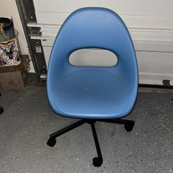 blue rolling chair 