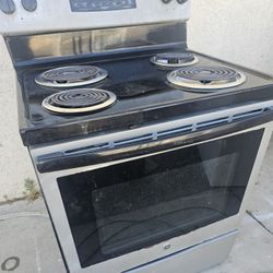 Ge Electric Stove Working Perfectly Fine Very Clean I Can Deliver To You 90 Days Warranty 