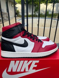 Jordan 1 Retro High OG Satin Snake Chicago