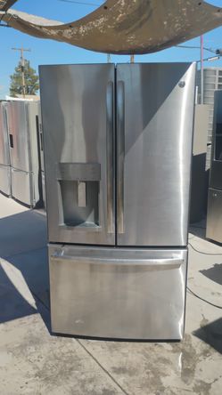 Like new GE stainless steel refrigerator