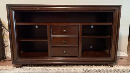 📺 Large Wood Entertainment Center