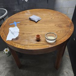 Round table with Four Chairs 