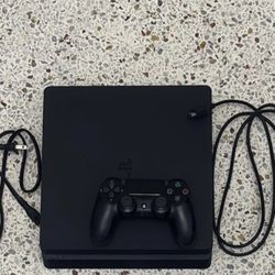 PS4 Slim 