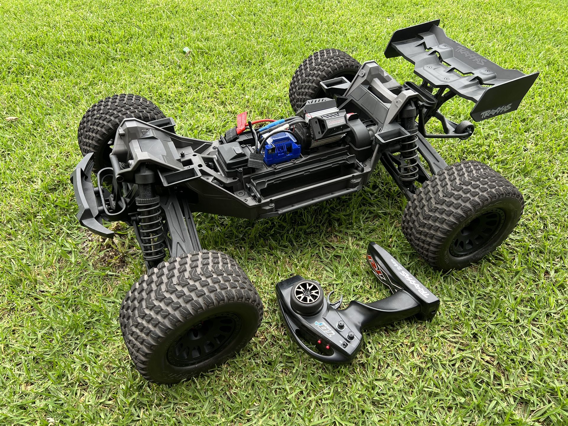 traxxas xrt 8s black edition  RTR no body