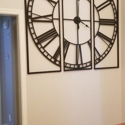 Wall Clock. - Extra Large......HUGE!