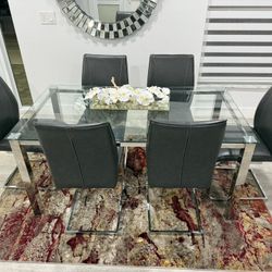 Dining Set With 4 Chair rug And Table Decor Included