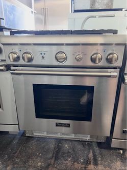 Thermador Professional 30” Pro Harmony Gas Range – Stainless Steel – $3,500