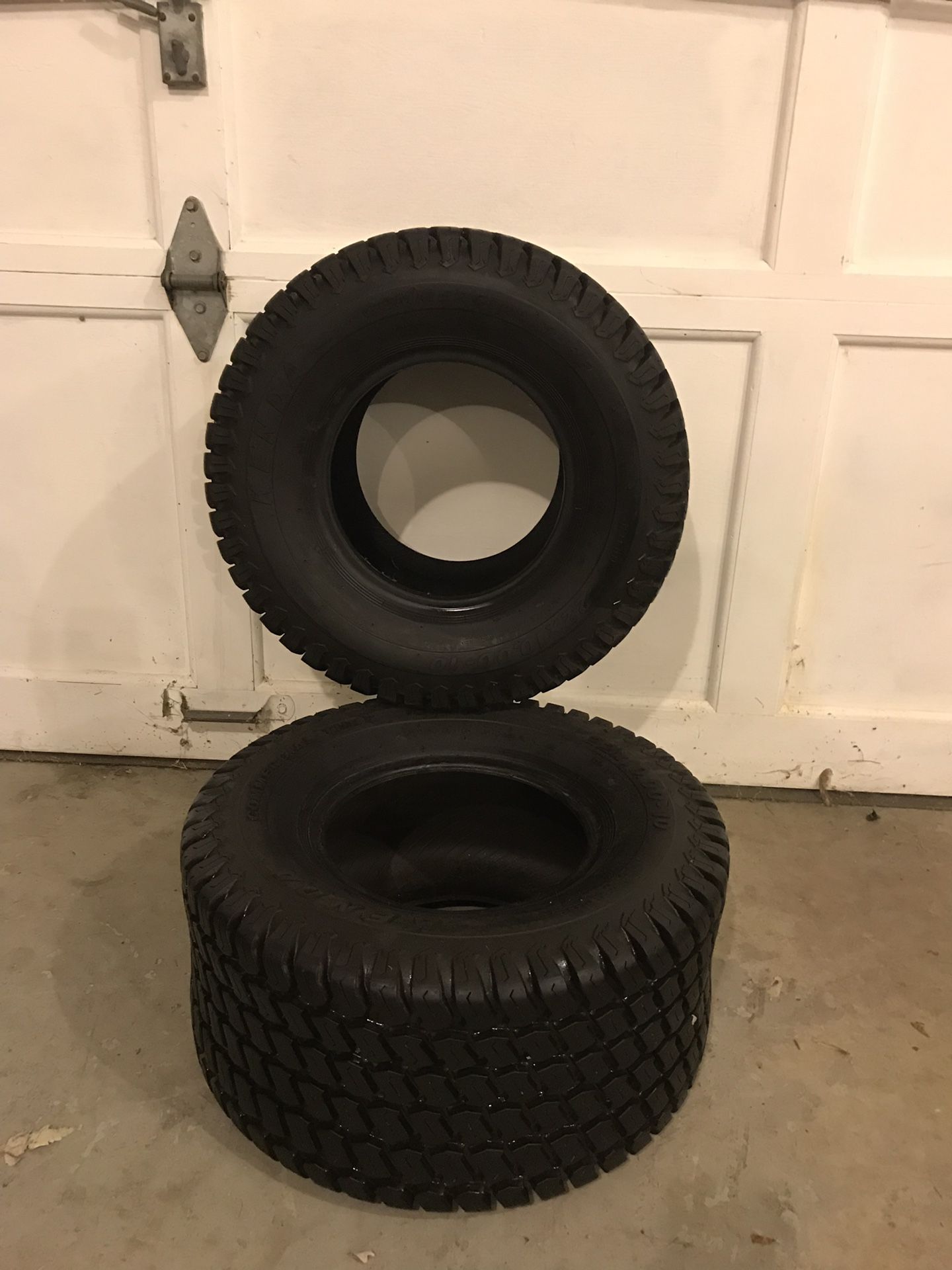 Zero turn mower tires