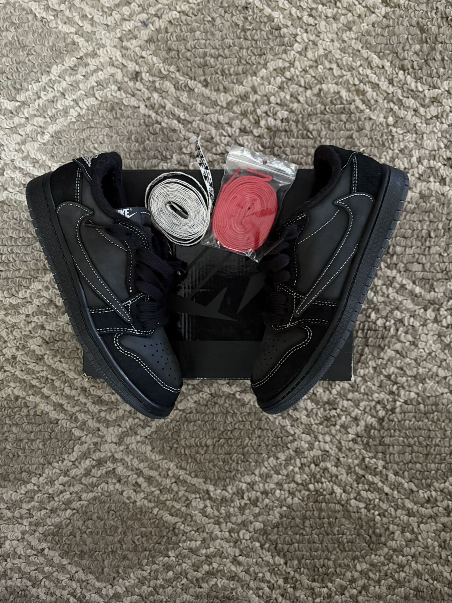Travis Scott Jordan 1 “Phantom”