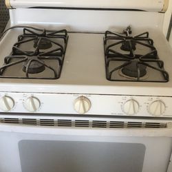 30 In. 4 Burner GE Gas Range + Broiler Drawer