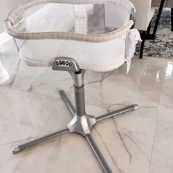 HALO Swivel Bassinet - Music & Vibration 
