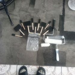 Paint Brushes And Rollers 