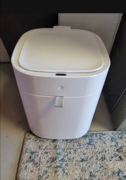 Touchless 3.5 Gallon Trash Can