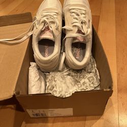 WOMENS Reebok SIZE 6 LIKE NEW