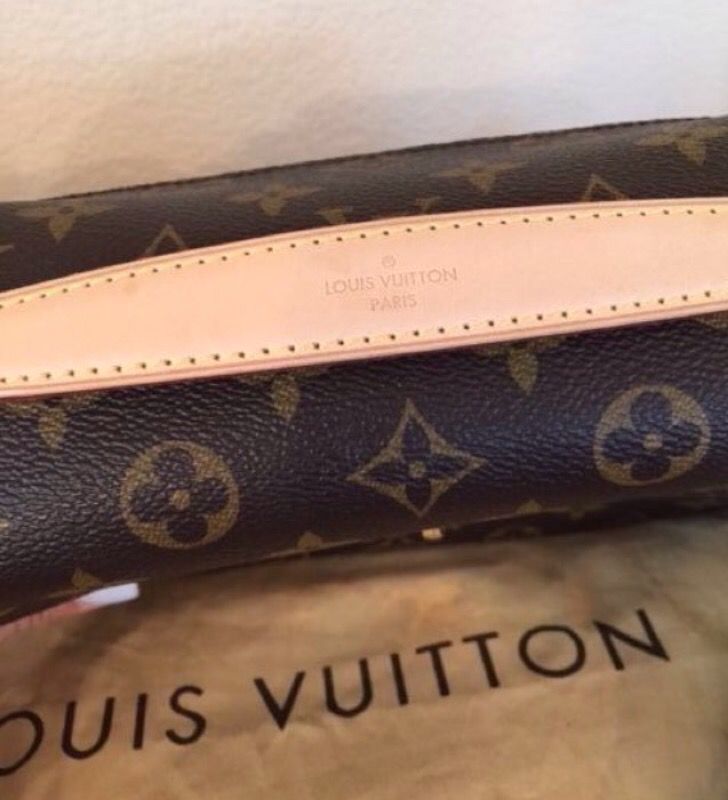 LV pochette Métis Condition: 9.2/10 used Size: Inclusions: Full