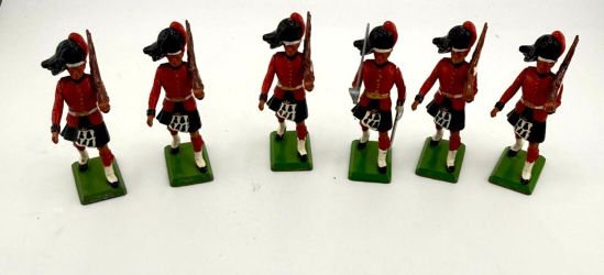 Vintage Britains Detail Scottish Highlanders Marching Squad 6 Figures Metal Base
