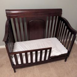 Baby crib/ toddler bed