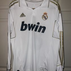 Retro 11/12 Kaka’ Real Madrid jersey, Size M
