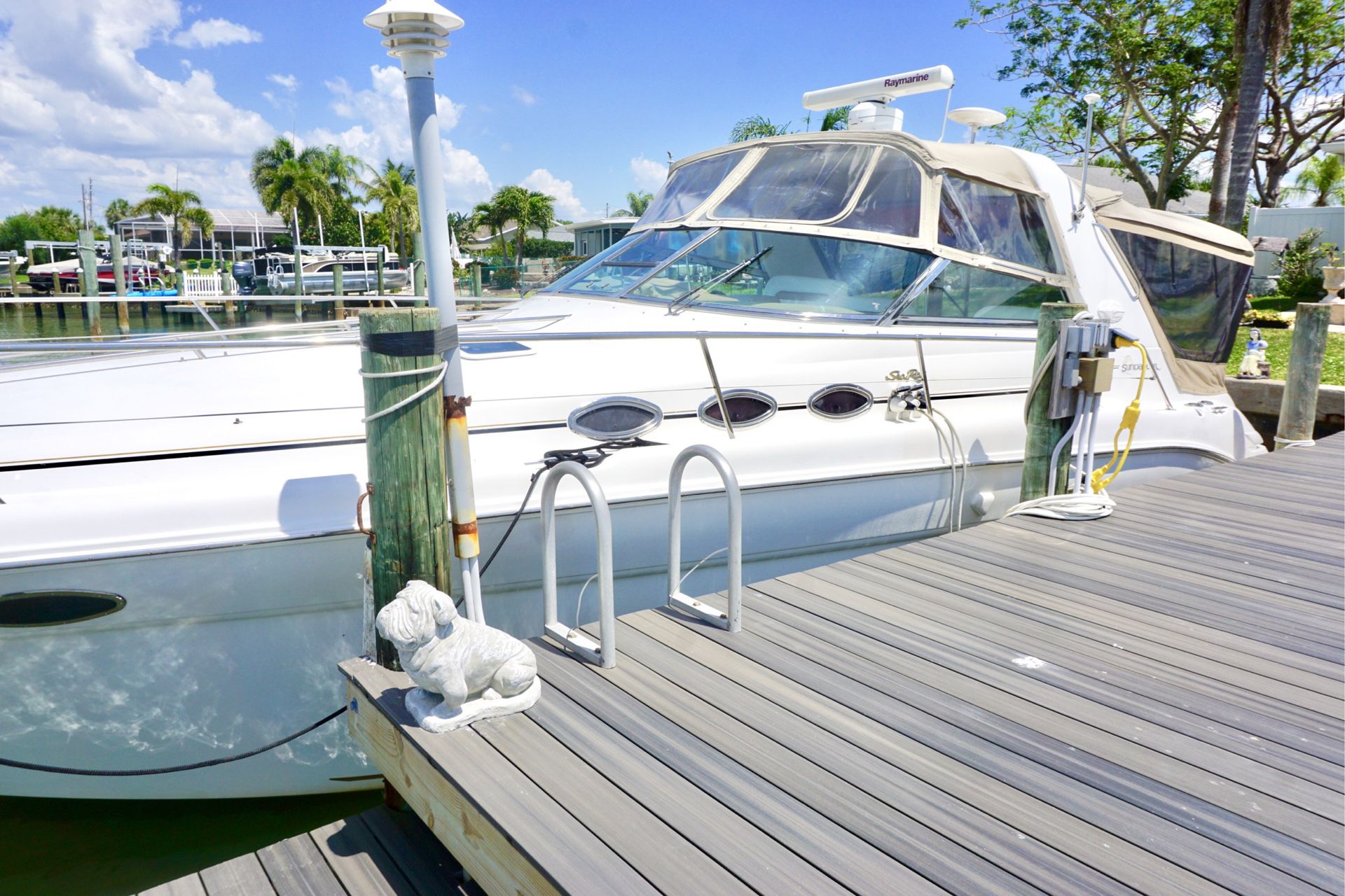 1999 Sea Ray 370 SUNDANCER Boat Well maintained with LOW HOURS! ONLY 300 on each engine!! Own this Beautiful Boat in pristine condition for a fractio