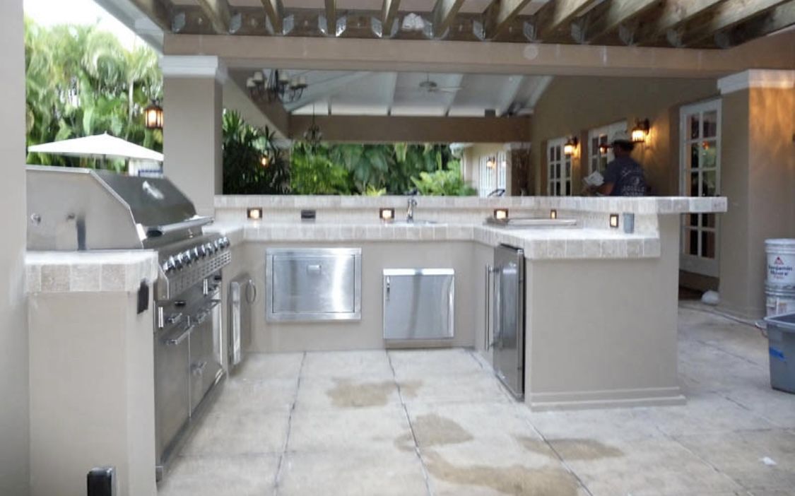 Outdoor Kitchens/BBQ Islands