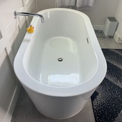 Beautiful Bathtub For Sale 
