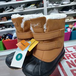 New Snow Boots Size 9