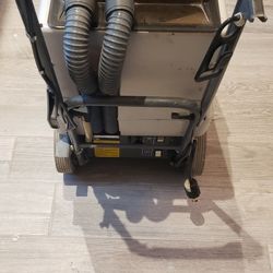 Carpet Cleaner / Extractor machine