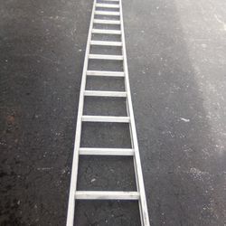 Good 14'  Heavy Duty Flat Rung Single Section Aluminum Ladder Great For  Single Story Homes Or Doing Tree Work $60