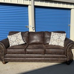 FREE DELIVERY 🚚🚛🚚 Beautiful Brown Couch