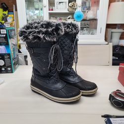 Woman Size 11  Fur-Lined Winter Duck Boots