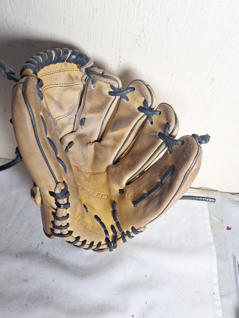 Mizuno Pro Select Baseball Glove, 12"