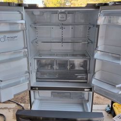 Fridge LG couter depth French doors stainless steel refrigerator water and ice dispenser