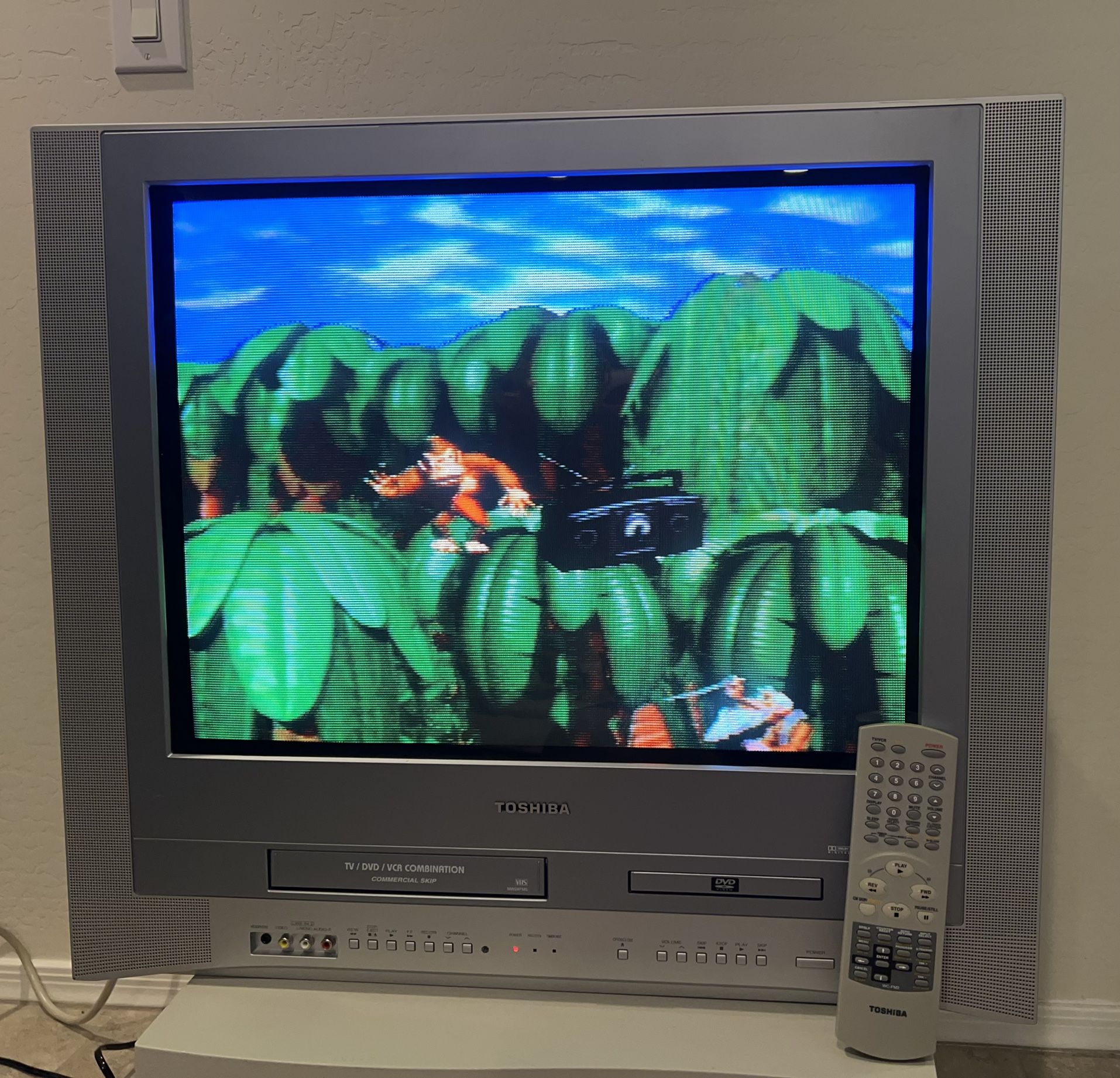 Toshiba 24” CRT TV DVD/VCR Combo W/ Remote -READ DESC.