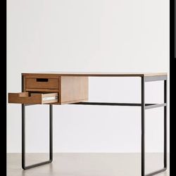 Harvey Table URBAN OUTFITTERS