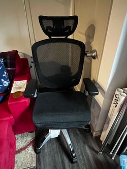 Moving sale: Desk Chair
