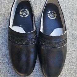 L.B Evans slippers leather Size 7
