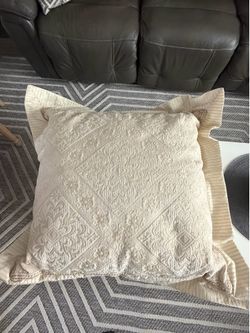 4 nice Pillows