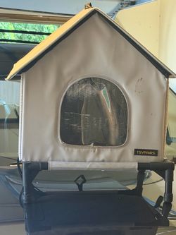 Insulated doghouse
