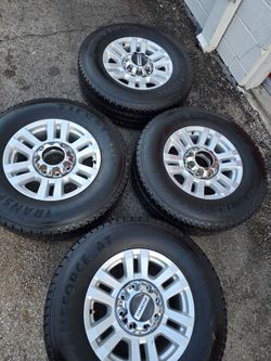 Ford 8 lugs rims tires 90%