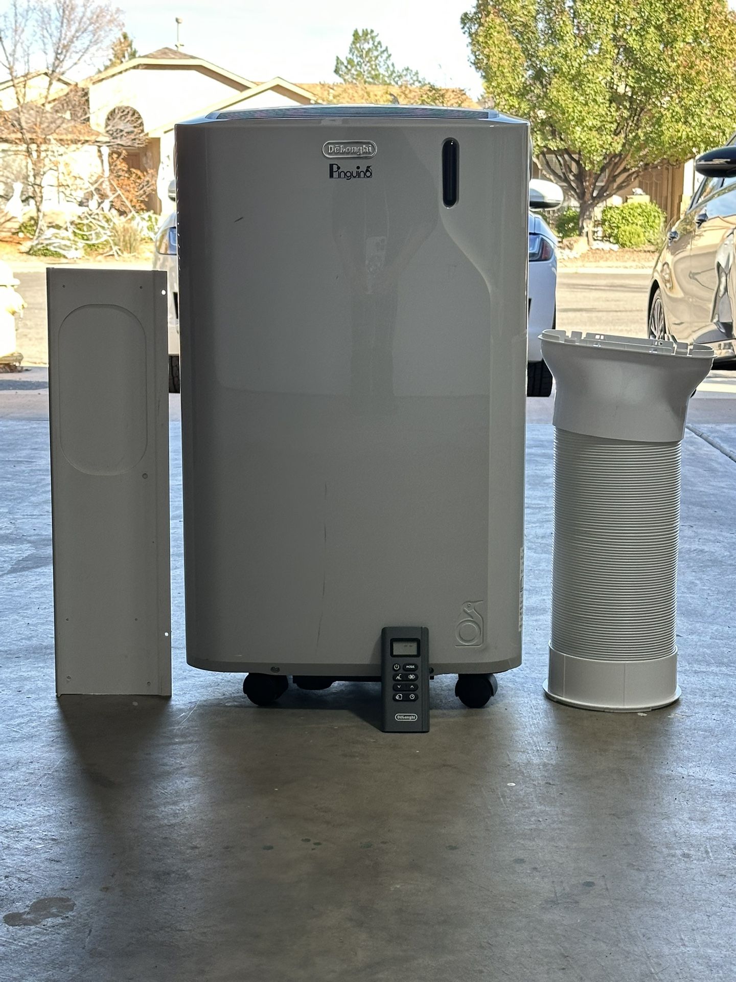 De’Longhi Pinguino Portable Air Conditioner – Complete Setup – $200