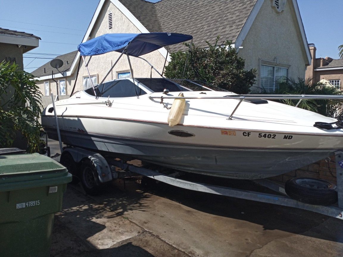 1990 Mercruicer engine Bayliner Capri