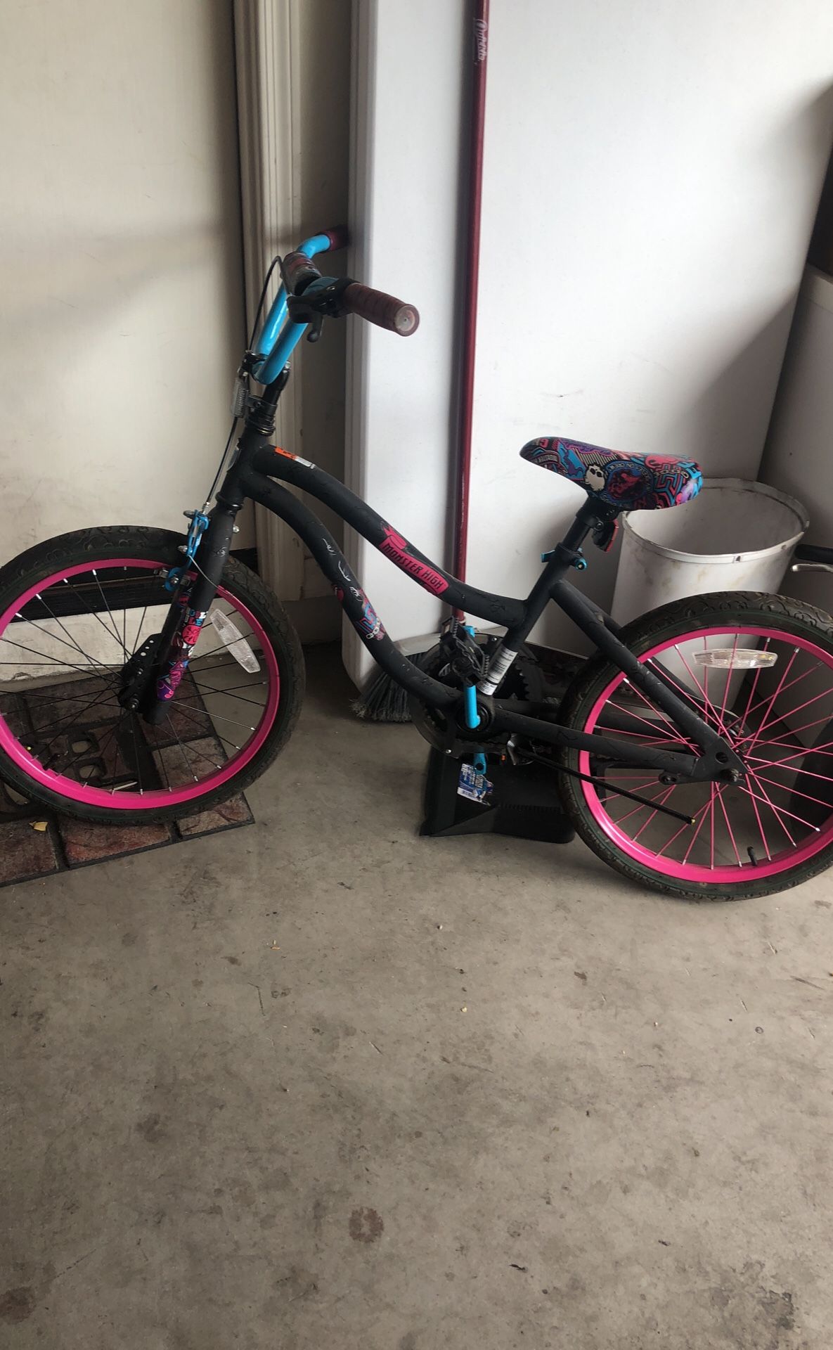 Girls bike 20in MONSTER HIGH for Sale in Buckeye AZ OfferUp