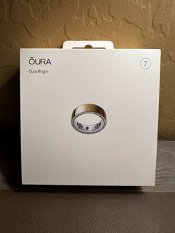 UNOPENED- Oura Ring 4, gold size 7