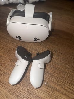 Meta Quest 3 VR W/ 2 Controllers